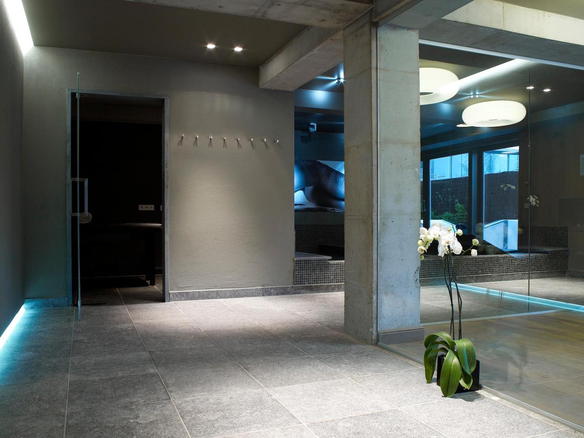 D-Hotel Kortrijk Bagian luar foto