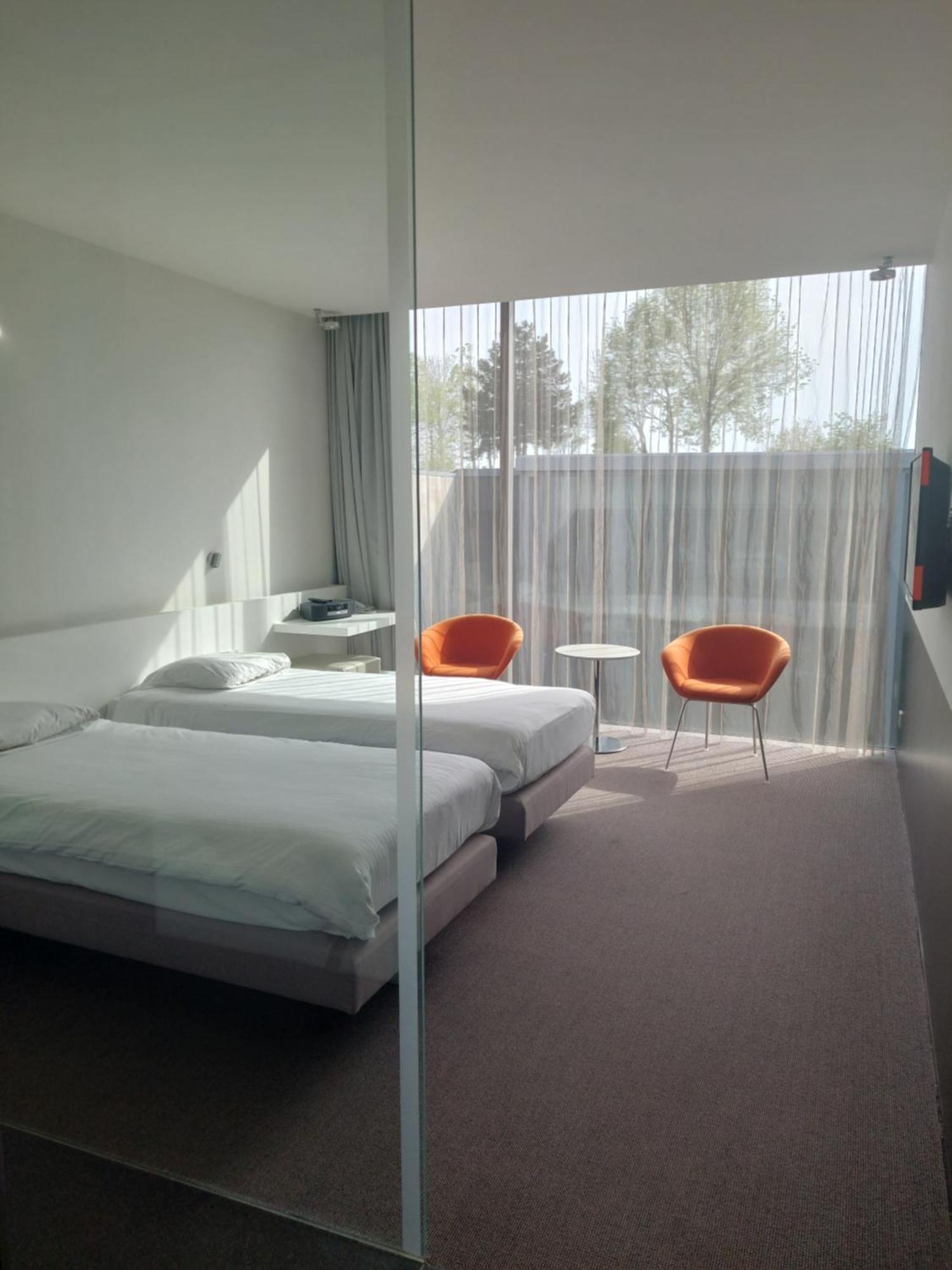 D-Hotel Kortrijk Bagian luar foto