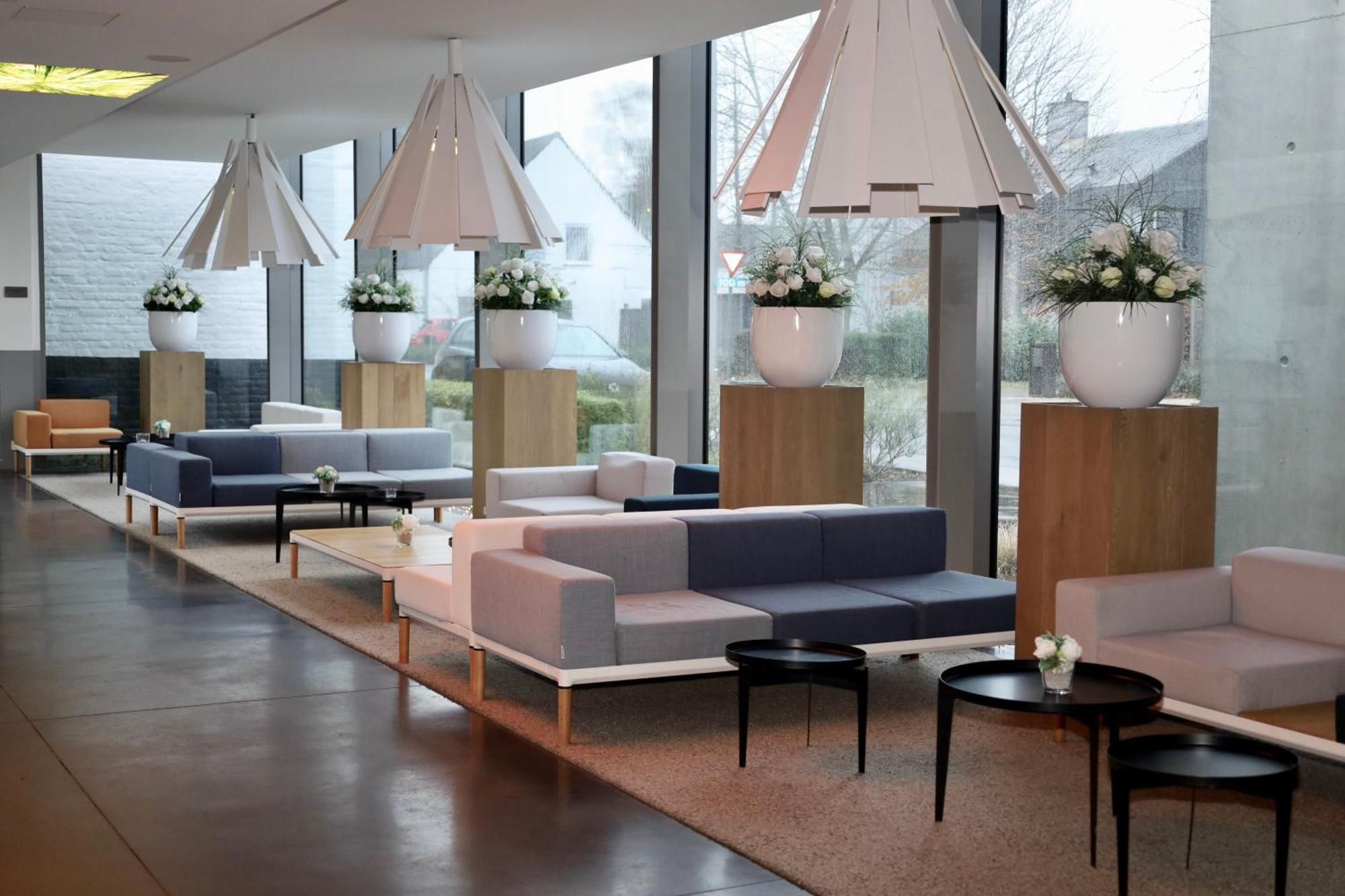 D-Hotel Kortrijk Bagian luar foto