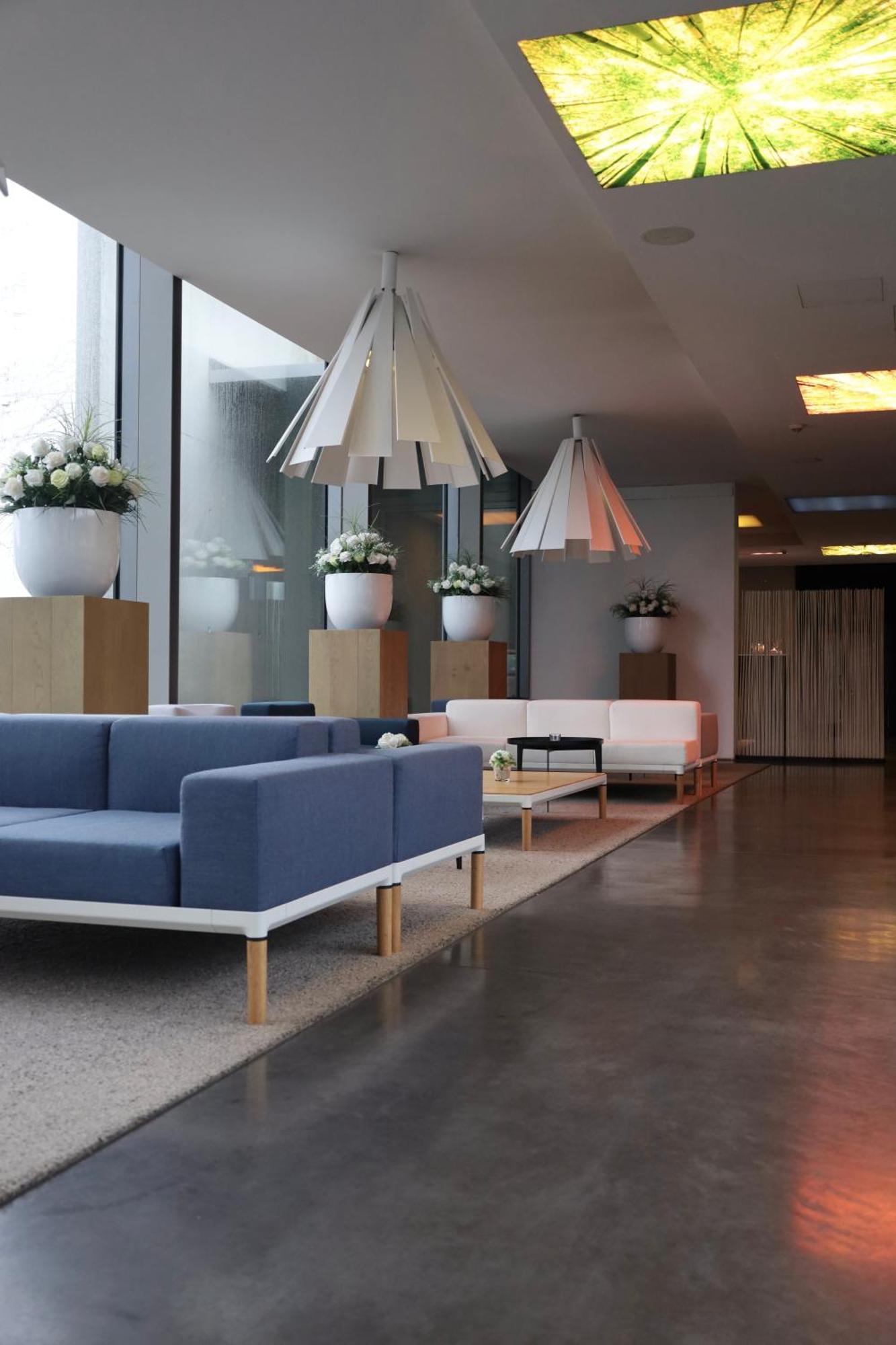 D-Hotel Kortrijk Bagian luar foto