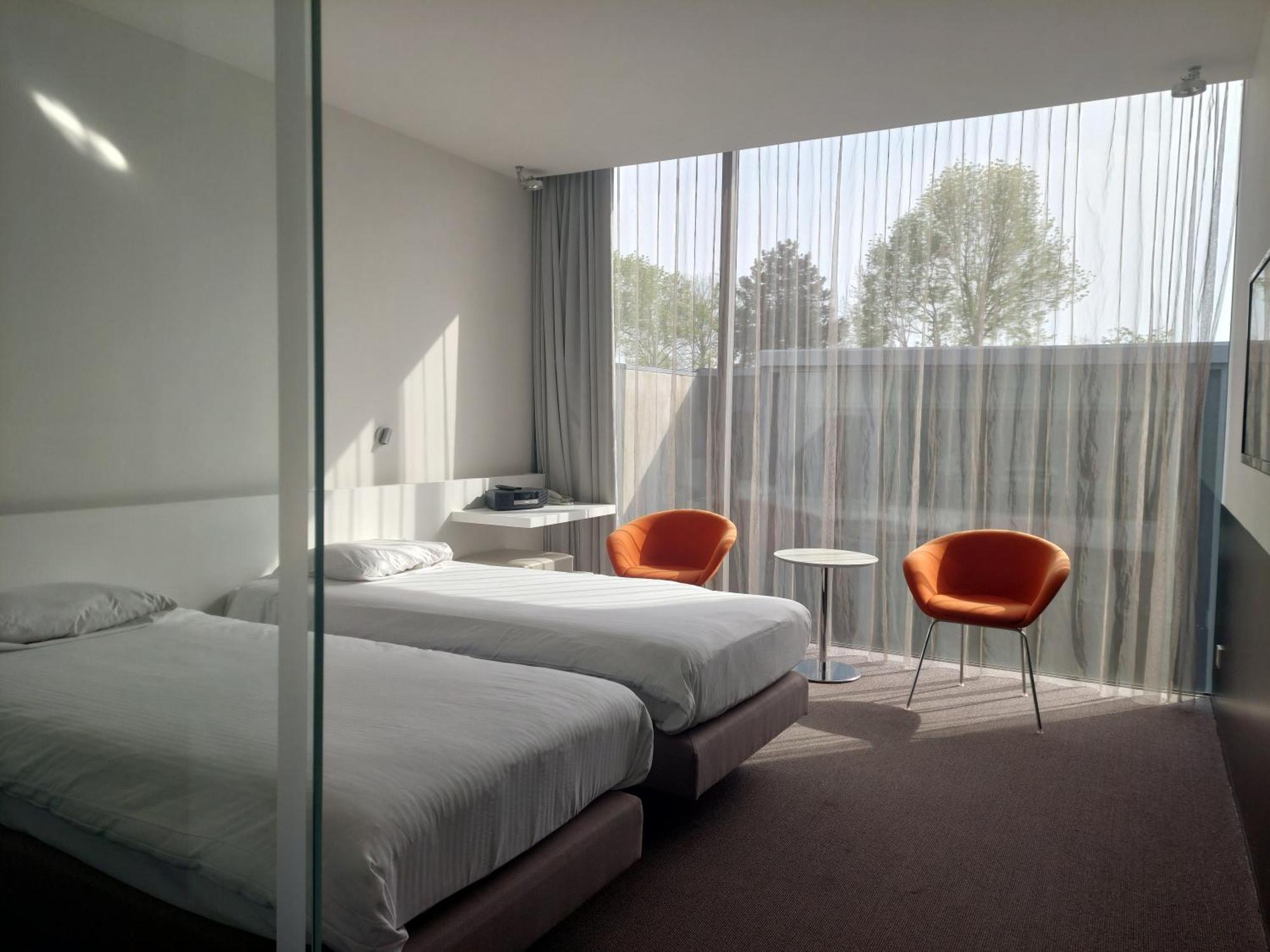 D-Hotel Kortrijk Bagian luar foto